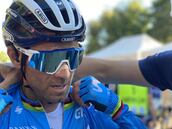 Valverde se cuela en el duelo de Roglic con el Deceuninck