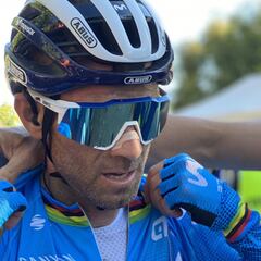 Valverde se cuela en el duelo de Roglic con el Deceuninck