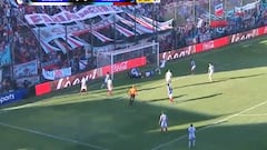 Jugándose el ascenso y Penco tira por arriba la ocasión más clara de su carrera