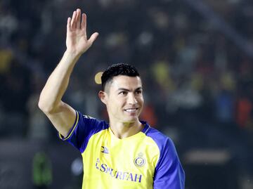 Cristiano Ronaldo durante su presentaci¨®n multitudinaria como nuevo jugador del Al Nassr.