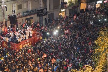 Marc Márquez celebró con sus seguidores su título de MotoGP.