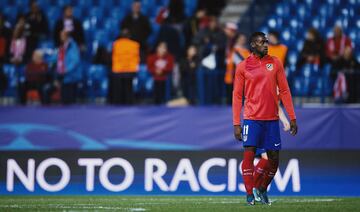 Uno de los mayores fracasos en la delantera rojiblanca de los últimos tiempos. Jackson Martínez llegó del Oporto como una gran estrella, donde había sido el máximo goleador en las 3 campañas que estuvo. Se marchó del Atlético de Madrid por la puerta de atrás, ya que, a pesar de firmar por 4 temporadas, solo estuvo una en la que marcó 3 goles en 22 partidos que disputó.