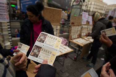 Cristina del Puerto, abogada, explica cómo compartir los décimos en la Lotería de Navidad: “Nombre, firma, DNI e importe”