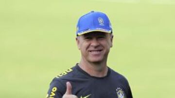 Mano Menezes, en un entrenamiento de Brasil.