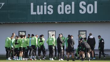 Los jugadores del Betis, en un entrenamiento.