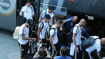 La delegaci&oacute;n de la selecci&oacute;n ha llegado a Barcelona, donde seguir&aacute; preparando el Mundial. Viajar&aacute; a Israel antes de instalarse en el b&uacute;nker de Mosc&uacute;.