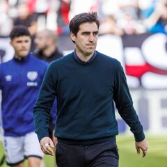 Iraola: “El Sevilla va a crecer con el paso de las jornadas”