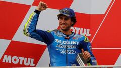 Rins, en el podio de Valencia. 