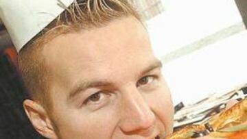 <b>CON MUCHA HAMBRE DE VICTORIA</B>. Antoñito espera morder la defensa que los italianos presentarán esta noche en el Sánchez Pizjuán.