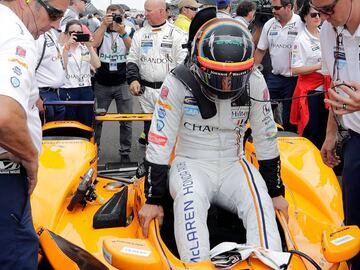 INDIANAPOLIS, IN - MAY 28: Fernando Alonso of Spain, driver of the #29 McLaren-Honda-Andretti Honda, climbs into his car ahead of the 101st running of the Indianapolis 500 at Indianapolis Motorspeedway on May 28, 2017 in Indianapolis, Indiana.   Jamie Squire/Getty Images/AFP
 == FOR NEWSPAPERS, INTERNET, TELCOS &amp; TELEVISION USE ONLY ==