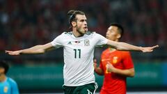 Gareth Bale celebra un gol con Gales en la China Cup