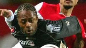 <b>SE MARCHA</b>. El delantero francés no recalará en el Espanyol al no haber querido esperar a la decisión de Lotina.