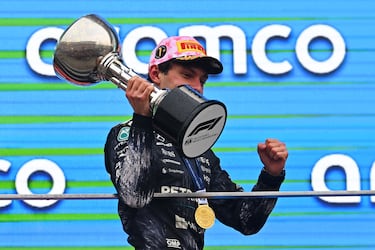 Celebración de Andrea Kimi Antonelli tras proclamarse campeón del Gran Premio de Japón.