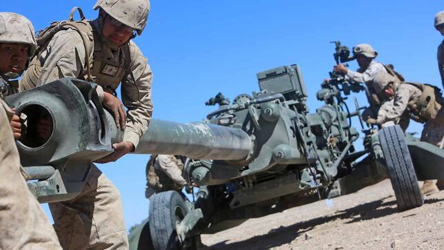 Así funciona el potente obús de Estados Unidos que ayudó a Ucrania a frenar el avance ruso