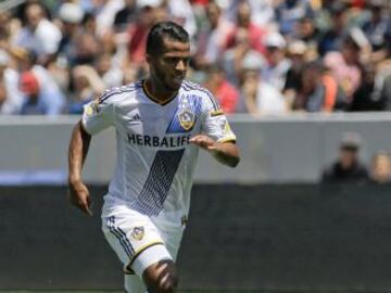 Tras desarrollarse como jugador del Barcelona pasó por otros seis equipos en Europa, ahora es figura en Los Ángeles Galaxy.