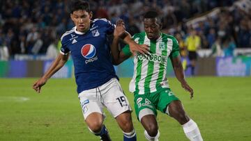 Roberto Ovelar ante la marca de Carlos Cuesta en el partido de ida de la Superliga &Aacute;guila entre Millonarios y Nacional