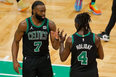 ?Por qu¨¦ no juega hoy Krstaps Porzingis contra los Pacers en el juego 3 de la serie?