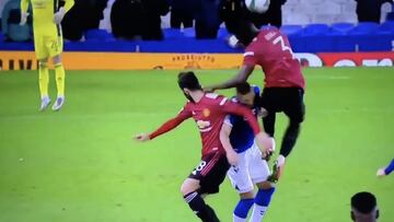 El duro choque de RIcharlison contra Bruno Fernandes y Bailly