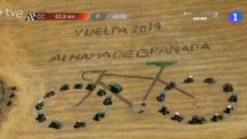 DETALLE. Una veintena de tractores imita el girar de las ruedas.
