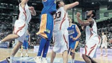 <b>EXCEPCIÓN. </b>Will McDonald superó en contadas ocasiones a los defensores del Akasvayu.