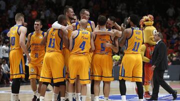 Los jugadores del Herbalife Gran Canaria celebran su pase a semifinales de la Liga Endesa.
