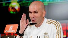 Zinedine Zidane durante la rueda de prensa previa a El Cl&aacute;sico frente al Barcelona. 