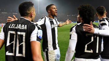 Akpom, celebra un gol del PAOK.