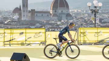 Florence (Italy), 27/06/2024.- Danish rider Jonas Vingegaard of Visma Lease a Bike during the official teams presentation of the 2024 Tour de France cycling race in Florence, Italy, 27 June 2024. The 111th edition of the Tour de France will start in Florence, Italy, on 29 June and will finish in Nice, France, on 21 July. (Ciclismo, Francia, Italia, Florencia, Niza) EFE/EPA/Bo Amstrup DENMARK OUT
