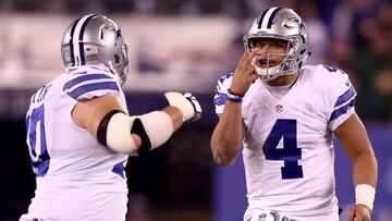 EAST RUTHERFORD, NJ - DECEMBER 11: Dak Prescott #4 of the Dallas Cowboys talks with Zack Martin #70 against the New York Giants during the first half of the game at MetLife Stadium on December 11, 2016 in East Rutherford, New Jersey. Elsa/Getty Images/AFP
== FOR NEWSPAPERS, INTERNET, TELCOS & TELEVISION USE ONLY ==