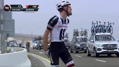 Dumoulin se hace viral al lanzar su bici al suelo en Abu Dhabi