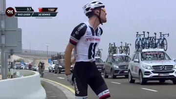 Dumoulin se hace viral al lanzar su bici al suelo en Abu Dhabi