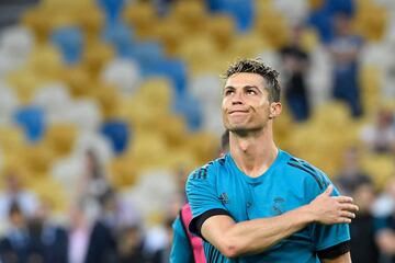 Los niños irrumpen en el entreno del Madrid en Kiev