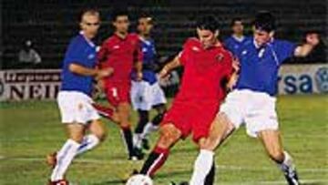 <b>AGOTADOS</B>. El intenso trabajo de la pretemporada pasó factura a los vallisoletanos.