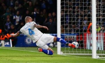 1-0. Maicon no pudo evitar el primer tanto de Ivan Marcano en propia puerta.