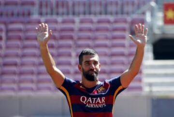 La presentación de Arda Turan en imágenes