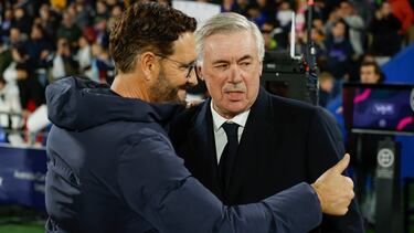 MADRID, 01/02/2024.- El entrenador del Real Madrid Carlo Ancelotti (d) charla con José Bordalás, entrenador del Getafe CF, antes del inicio del partido de la jornada 20 de LaLiga EA Sports que enfrenta al Getafe CF y al Real Madrid hoy jueves en el Coliseum. EFE/Juanjo Martín