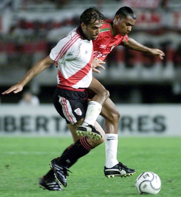 He moved to Real Madrid in 1991 and in 2002 was loaned to River Plate shortly before retiring from the game.