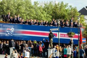 Las im芍genes del recibimiento a la selecci車n de Islandia