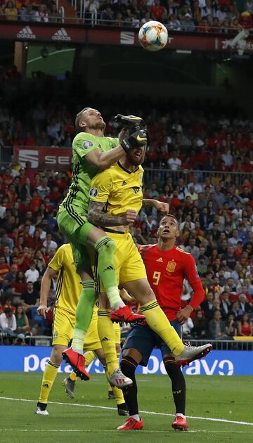 Robin Olsen, Pontus Jansson y Rodrigo Moreno.