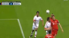 ¡Fuerte cabezazo! Así Vidal dio el triunfo al Bayern en Champions