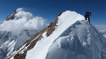 Su cumbre alargada le da nombre: una cima “ancha” que fue conquistada en 1957 por un grupo de alpinistas austriacos.