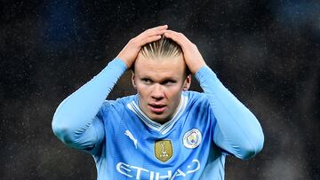 Erling Haaland, jugador del Manchester City, se lamenta por una ocasi¨®n fallada ante el Chelsea.