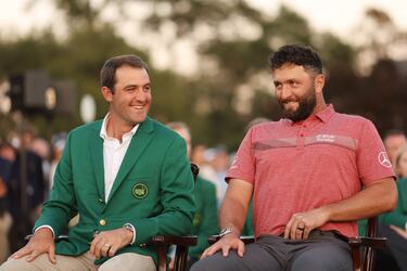 Ceremonia de chaqueta verde en el Masters de Augusta 2023. Jon Rahm campeón.