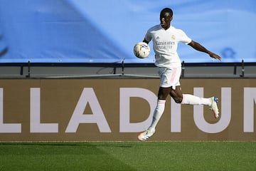 Real Madrid's French defender Ferland Mendy runs with the ball during the Spanish League football match between Real Madrid and SD Huesca at the Alfredo Di Stefano stadium in Valdebebas, northeastern Madrid, on October 31, 2020. (Photo by OSCAR DEL POZO / AFP)