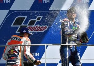 El podio de MotoGP: Jorge Lorenzo, primero por 19 milésimas de Marc Márquez. Iannone acaba tercero.