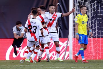 El Tigre fue una de las figuras en Vallecas ante el Cádiz. Marcó un gol con derecha en los minutos finales del primer tiempo. 