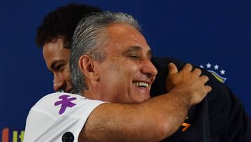 Tite con Neymar en la rueda de prensa de la selección brasileña antes del partido frente a Paraguay.