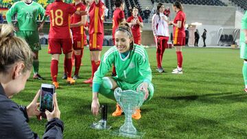 Lola Gallardo, guardameta del torneo: "Ahora el objetivo es lograr el pase al Mundial"