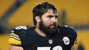 PITTSBURGH, PA - DECEMBER 6: Offensive lineman Alejandro Villanueva #78 of the Pittsburgh Steelers looks on from the field after a game against the Indianapolis Colts at Heinz Field on December 6, 2015 in Pittsburgh, Pennsylvania. The Steelers defeated the Colts 45-10. (Photo by George Gojkovich/Getty Images)