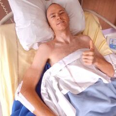 Froome se fracturó también el esternón, una vértebra y habla tras su accidente